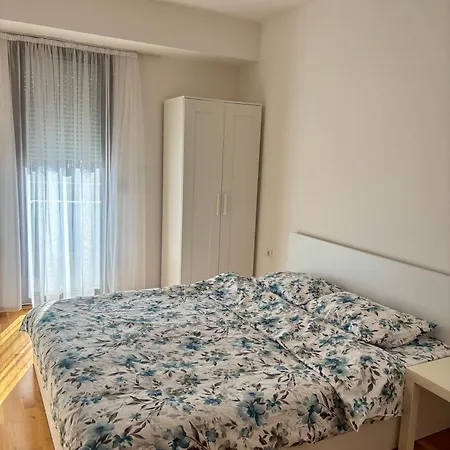 Cozy Near Center Апартаменты *