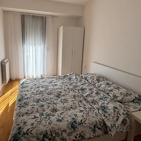 Cozy Near Center Апартаменты *